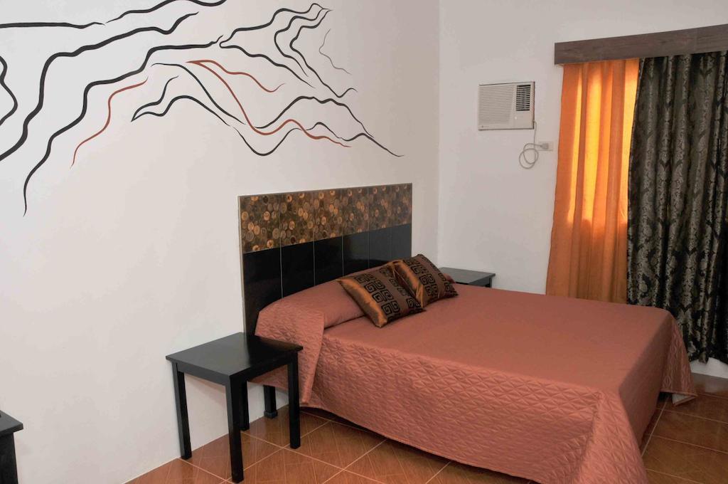 Date & Dine Resort Antipolo Phòng bức ảnh