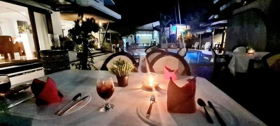 Date & Dine Resort Antipolo Ngoại thất bức ảnh